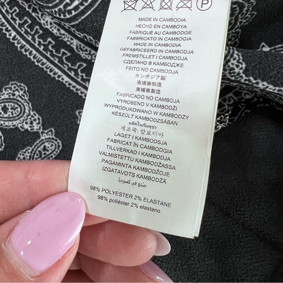 Michael Kors Top Women’s 2X Wrap Blouse Paisley Silver Shirt B22 - Picture 7 of 8